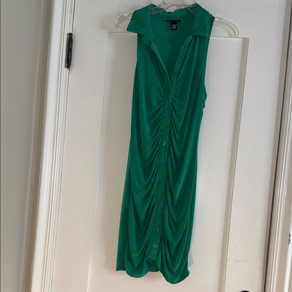 Green Sleeveless Button-Down Dress